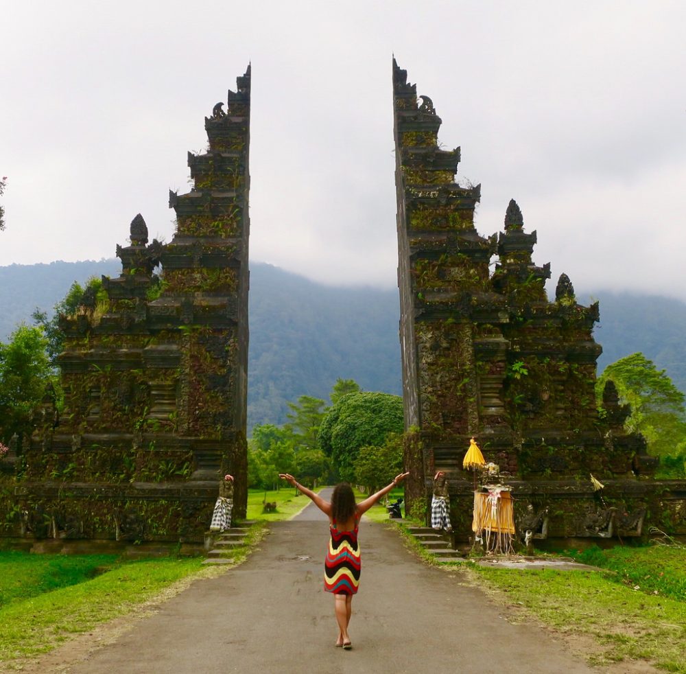 The gates to the Handara Golf Resort are Ista-famous. https://www.flickr.com/photos/itravelanddance/37031089906/