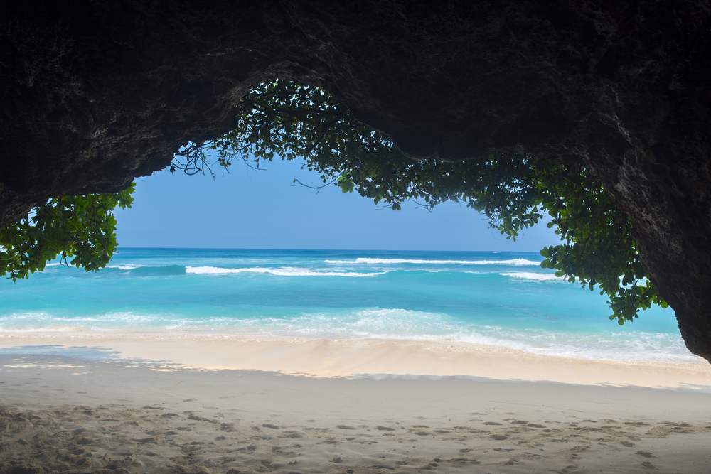 The Green Bowl beach is must-see in Uluwatu