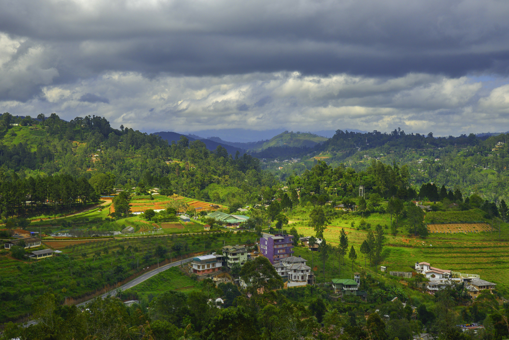 Colourful Sri lanka Village hidden in the mountains