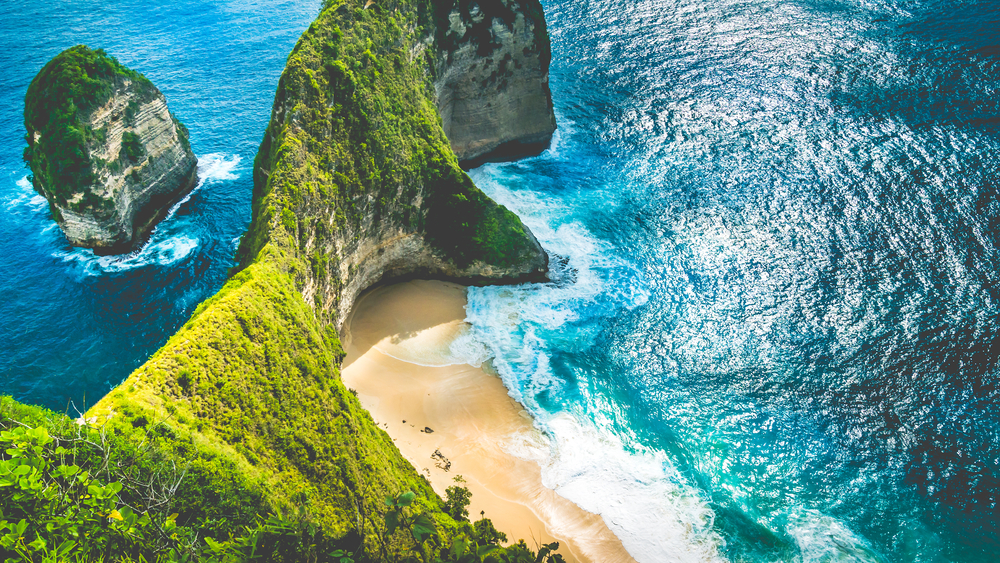 The unique rock formations around Kelingking Beach make for spectacular views.